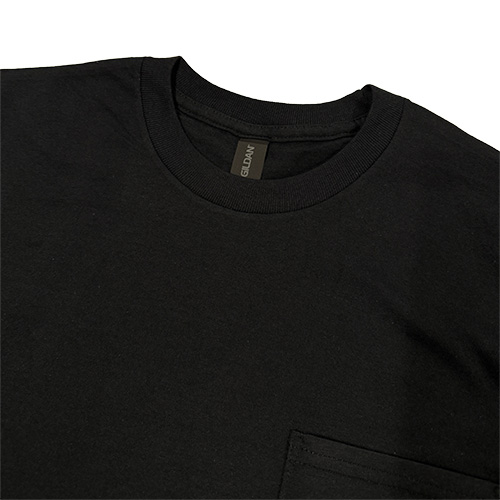 GILDAN 6.0oz ウルトラコットンロングスリーブポケットTシャツ 襟元