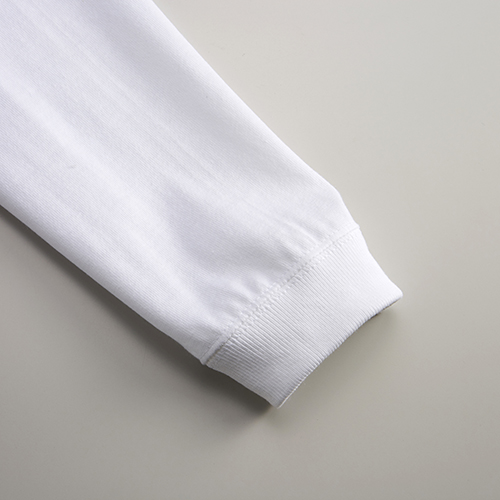 United Athle　5.6オンスロングスリーブTシャツ 袖口は1.6インチ幅のリブ仕様、シームラインはまたぎ2本針始末