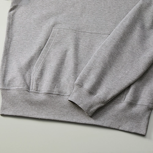 United Athle 10.0オンス スウェットプルオーバーパーカ ADULTSIZE 袖口・裾口のリブと身頃のシームラインは、堅牢なダブルステッチ始末