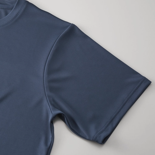 United Athle　4.4オンス ドライスムースリサイクルポリエステルTシャツ 袖口は2本針始末、オーバーロック始末後に2本針始末を施しているため、堅牢な仕上がり